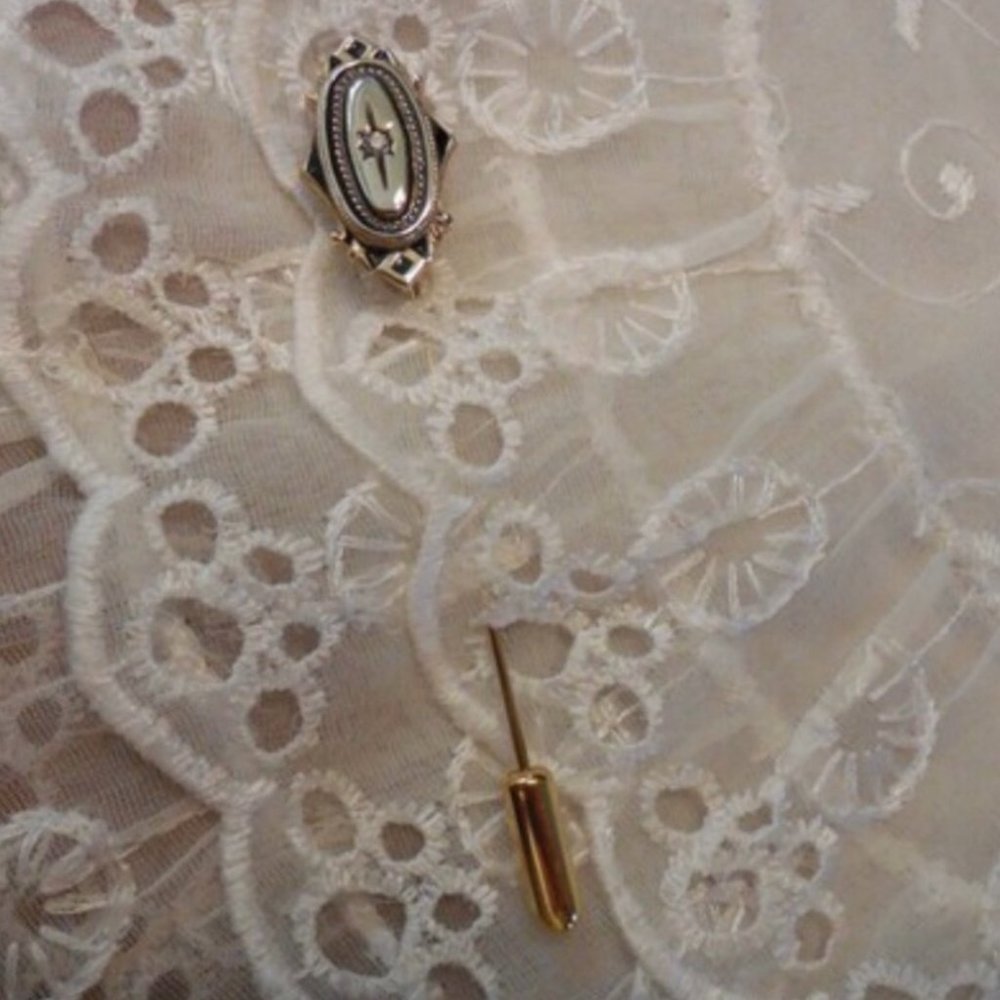 Kensington Vintage Stick Pin Brooch by Avon Gold Tone w Rhinestone